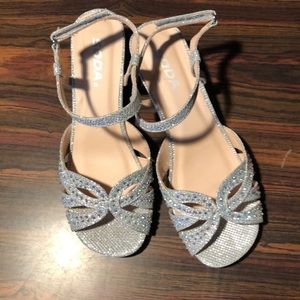 Girls dress shoes with heel